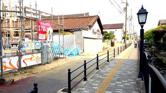 八尾高瀬川沿