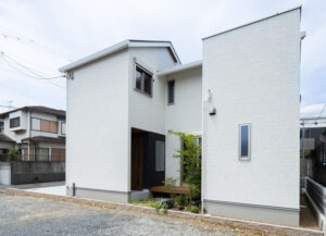 【豊中市】一体感あふれる広々としたLDKと中庭が繋がる家
