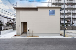 【藤井寺市】「洗う・干す・たたむ」が1ヶ所で完結！家事動線とデザイン性を両立したナチュラルな家