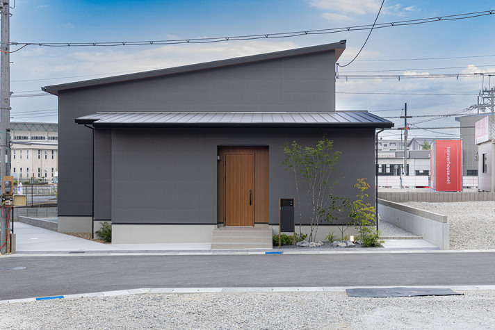 【香芝市】1階完結動線×圧倒的開放感の吹き抜けLDKのある「半平屋」の家