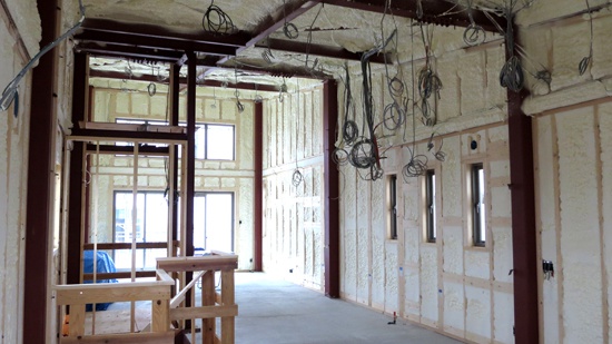 鉄骨3階建て